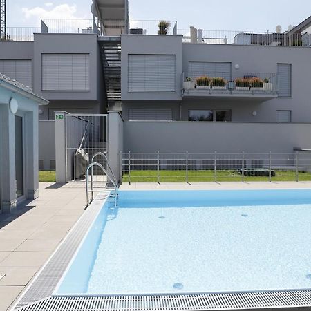 Yellow Flower Apartment With Pool - 5 Min To Lake Wina Bagian luar foto