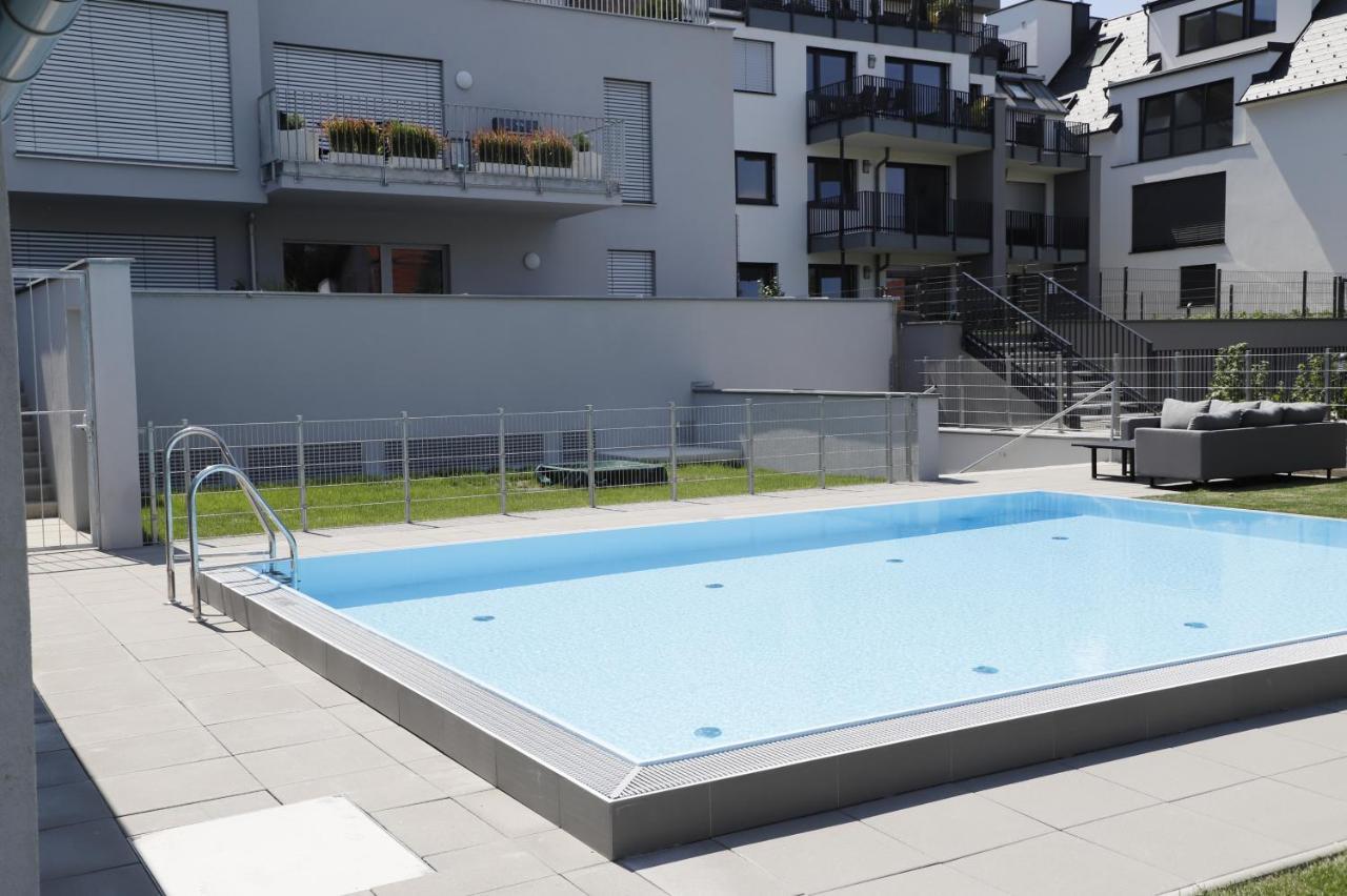 Yellow Flower Apartment With Pool - 5 Min To Lake Wina Bagian luar foto