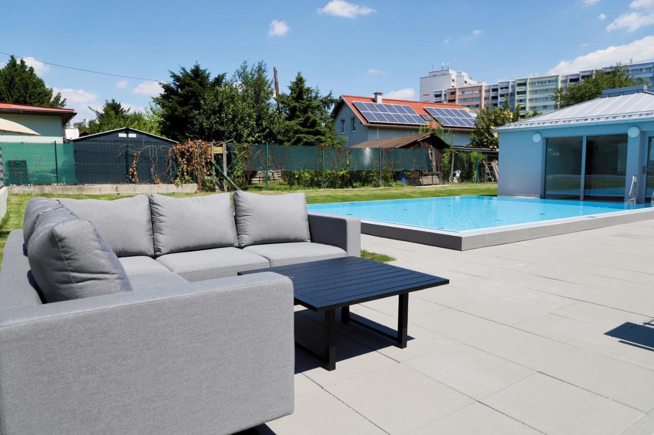 Yellow Flower Apartment With Pool - 5 Min To Lake Wina Bagian luar foto