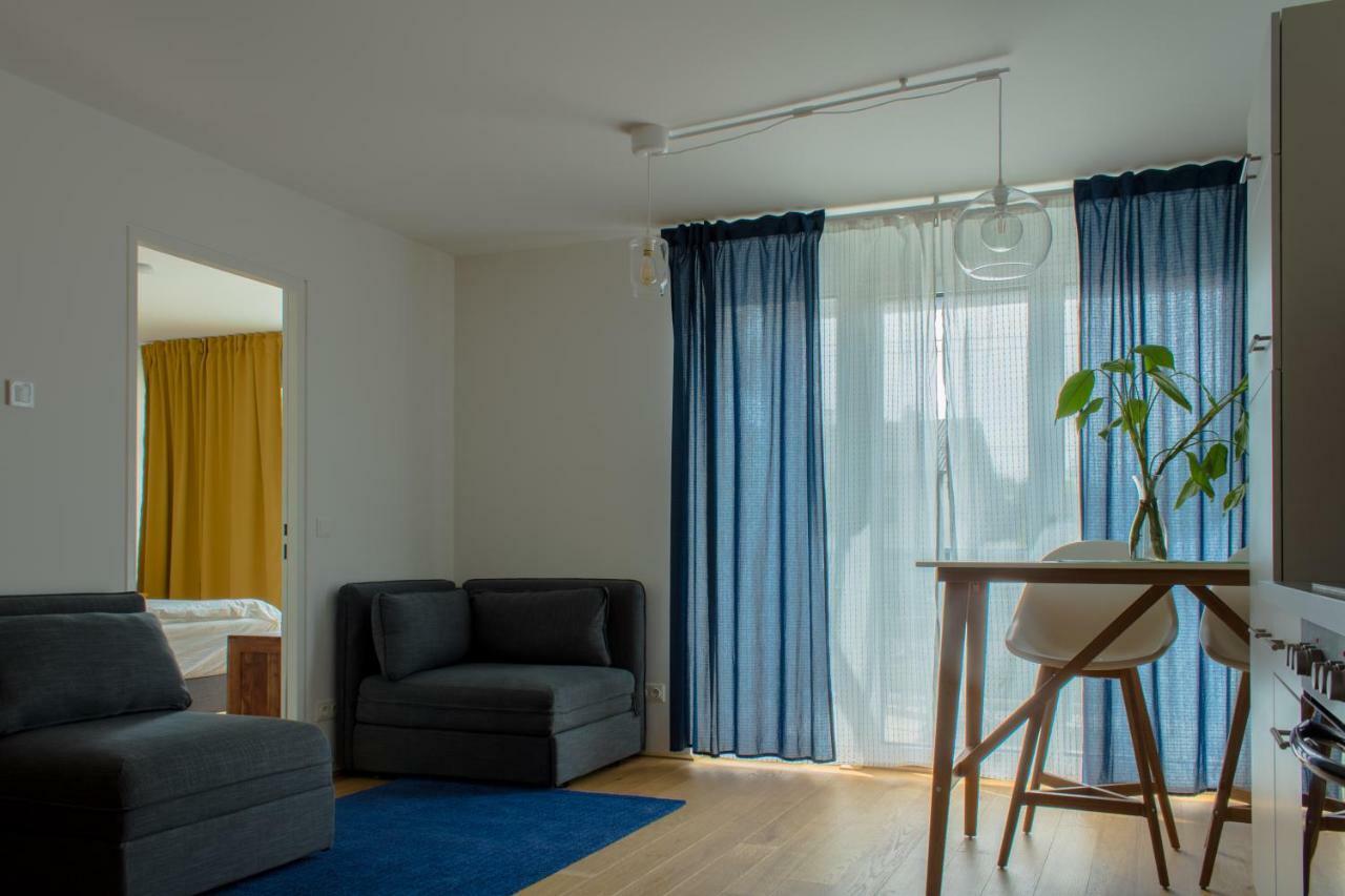 Yellow Flower Apartment With Pool - 5 Min To Lake Wina Bagian luar foto